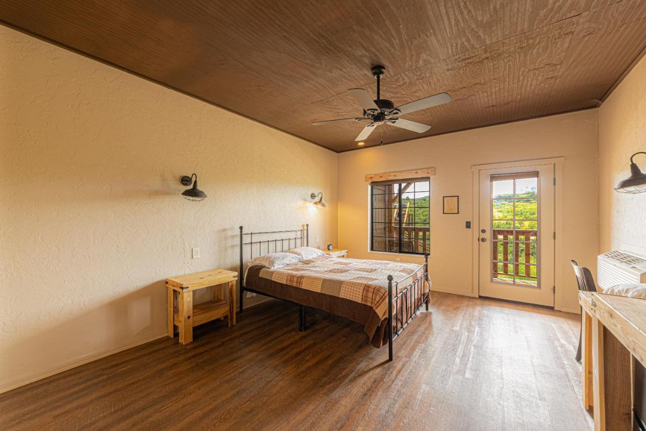 Miners Cabin #2 - King Bed - Accessible Room - Private Balcony Tombstone Exterior foto