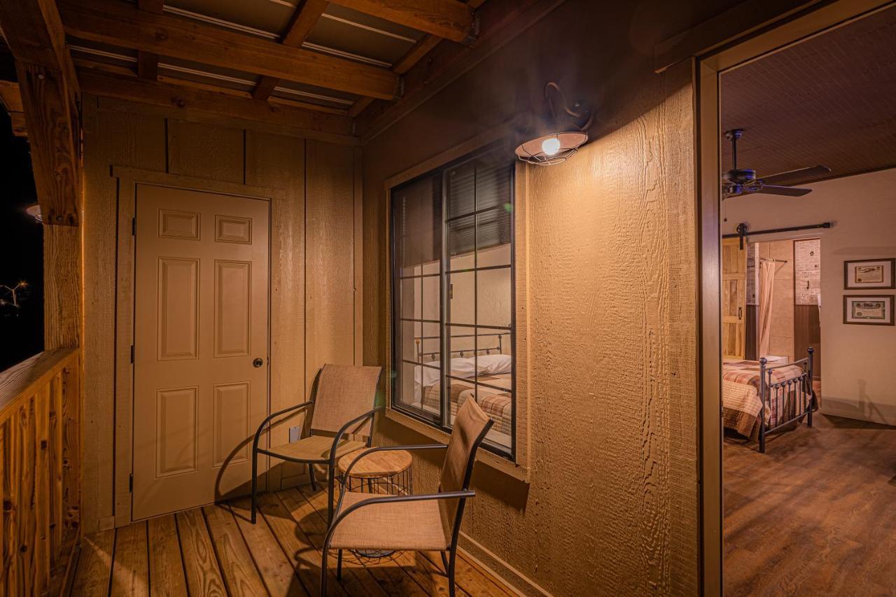 Miners Cabin #2 - King Bed - Accessible Room - Private Balcony Tombstone Exterior foto