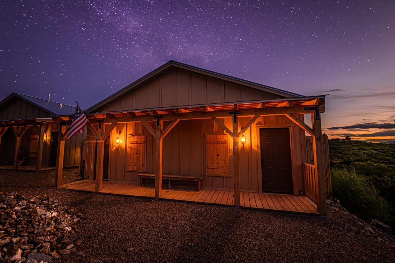 Miners Cabin #2 - King Bed - Accessible Room - Private Balcony Tombstone Exterior foto