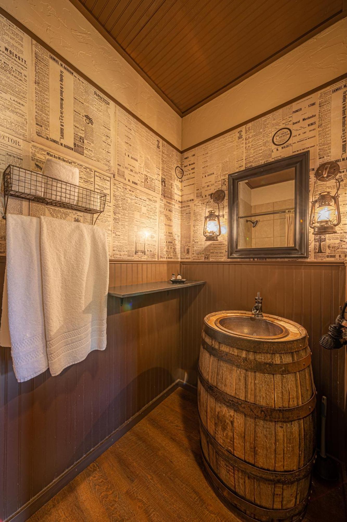 Miners Cabin #2 - King Bed - Accessible Room - Private Balcony Tombstone Exterior foto